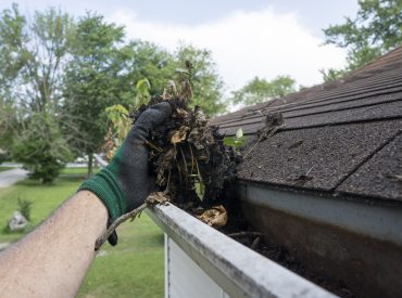 cleaning gutter
