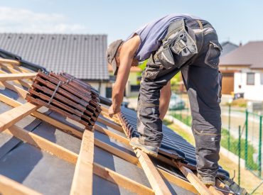 production of roofs from ceramic fired tiles on a family house.